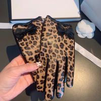 CH Дизайнерские перчатки кожаные перчатки дамы овчины леопард зимняя рукавица для женщин Официальная реплика Качество качества европейского размера T0P качество 018A
