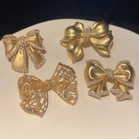 Metal Pearl Bowknot Broche Women Broches fofos Bowknot Terno Pin Lapeel Pin for Gift Party 4 Styles