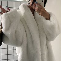 여자 모피 가짜 흰색 재킷 겨울 겨울 대형 두꺼운 따뜻한 푹신한 코트 여성 느슨한 캐주얼 스타일 한국 패션 스트리트웨어 220929