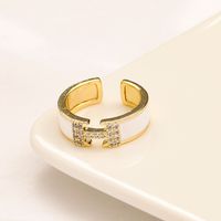 Anéis de casamento designer anel Novo padrão European American Fashion 18K Gold Ajusta Mulheres Menina Banda Jóias de moda e presente de senhoras