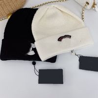 22ss siyah beyaz 2color moda şerit mektup baskı balıkçı şapkası sonbahar kış sıcak yün kafatası kapağı marka tasarımcısı kadınlar erkekler katlanabilir seyahat güneşlik