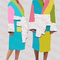 أردية حمام ملونة مصممة زوجين برامج استحمام طباعة فندق ثوب نوم للنساء رجال ردية قطنية ناعمة بيجاما المنزل