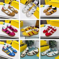 2023 Gazelle Sneakers Tasarımcı Ayakkabı Erkek Kadın Terlik Kadife Patchwork Retro Eğitmenler Ortak Merkezli Bayanlar Sneaker Chaussures İşlemeli Mektuplar Tuval Ayakkabıları