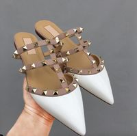 Сандалии брендов заклепки для женских летних летних сандалий с сандалиями для моды.