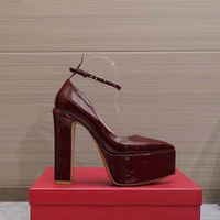 Bayanlar Elbise Ayakkabı Tasarımcısı En Kalite Lüks 5.5cm Su Geçirmez Platform Moda Mizaç Kırmızı Sıcak ve Seksi