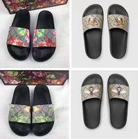 클래식 남성 슬라이드 여성 샌들 신발 슬리퍼 진주 뱀 인쇄 슬라이드 2021 패션 여름 넓은 플랫 레이디 샌들 슬리퍼 먼지 가방 35-45
