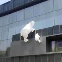 Arti e mestieri due piccoli orsi che le sculture per animali possono essere personalizzate