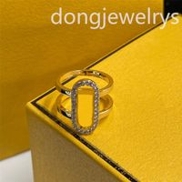 Frauen Designer Ring klassische romantische Brauthochzeiten glänzender Verlobungsring Luxusstil Silber Schmuck Essentielle Geschenke Dongjewelrys