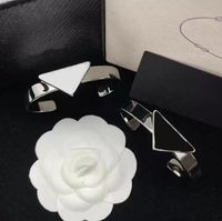 Lettera di design P Bracciale Bracciale Bracciale coppie regalo in acciaio inossidabile braccialette classiche Bangles Wedding Women di alta qualità Modificabile Open di alta qualità
