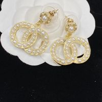 2022 Nuevo aro de moda Pendientes de la marca Pearl Doble Material de lat￳n Personalidad Pendientes de lujo Dise￱ador de bodas femeninas Joyas de alta calidad con caja
