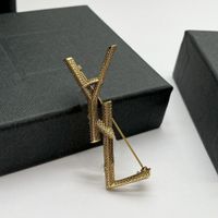 Stil Lüks Marka Tasarımcı Mektup Pimleri Broşlar Kadın Altın Cape Broch Suit Pin Düğün Partisi Jewerlry Aksesuarları