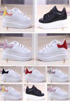 2021 Diseñador zapatos para niños para niños Sneaker Ander Bottom grueso Blanco negro Boby Boby Sneakers casual tamaño 24358451227