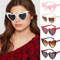 Солнцезащитные очки 2022 Модное сердце для женщин личность Большая рама очки зрелище декоративные солнце