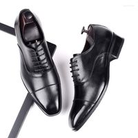Scarpe per uomini uomini Business Black PU Black Leather Office Lavora di grandi dimensioni Eleganti calzature maschili a pizzo piatto.