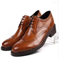 Vestido sapatos de vestido de gama europeia de couro esculpido homem#039;