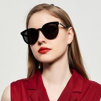Óculos de sol Moda feminina elegante redondo óculos de sol preto Tons vintage Eyewear Outdoor Decoration
