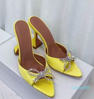 Mulheres de verão Designer de luxo de luto alto sandálias Salpistas Amarelo Salto Goble