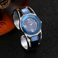 Нарученные часы продают Xinhua Bracelet Watch Watch Женщины из нержавеющей стали Кварце