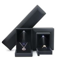 Bo￮tes de bijoux Bo￮te de luxe Bo￮te carr￩e carr￩e Bague de bague de mariage Gift avec lumi￨re LED pour engagement de proposition 2049 Q2 Drop livraison DHXVC