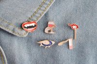 Vampire Mouth Pipe Hand Tenere la personalit￠ del cocktail rosa Personalit￠ Speciale Ornament Bassge Distintivo per badge Pins6947052