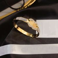20 Style 18K Altın Kaplama Bileklik Bileklikler Lüks Marka Tasarımcıları Mektup Deri Moda Kadınları Seviyor Kabartmalı Damga Bileklik Düğün Mücevher Hediyesi