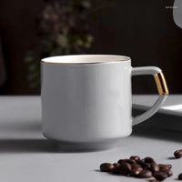 Cups Saucers kreative unregelmäßige Keramikkaffeetasse mit goldenem Griff handgefertigt