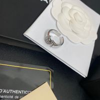 20Style Luxury Schmuck Designer Ringe Frauen 18k Gold plattiert Edelstahl Liebe offen verstellbarer Ringschnitzfingerzubehör
