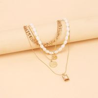 Colliers Bracelet Designer Bijoux multicouches en alliage géométrique Collier Créatif Exagération simple Chain croisé Moon 2