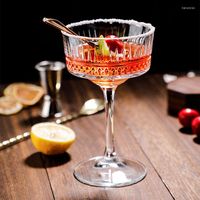 Weingläser 260 ml Gravierte Streifen Martini Glass Champagner Cocktail Cup Home Bar Night Club Party Hochzeits Goblet Getränkware