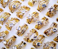 Anelli per matrimoni 10pcs Women039s Design Styles misto oro e argento di SilverZircon Whole Female Gioielli Bulk di Bulk LR41615975942