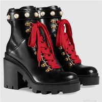 Luxusdesignerinnen Frauen Britische Stiefel Runde Toe Martin Boot Buckle Stra￟e Chunky Heel Mode bestickte Kn￶chel -Turnschuhe mit Box