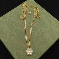 Collier pendant de la mode Colliers de fleurs de perles de perle de bijoux de créateurs Chaîne d'or pour les cadeaux de fête Lettres D2211012F