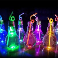 جملة LED LED مصباح مياه الزجاجة البلاستيكية عصير الحليب الزجاجة ماء قابلة للتصرف في كوب مشروب مقاوم للتسرب مع أدوات الشرب الإبداعية الغطاء