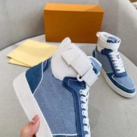 2022 New Canvas Trainers Designers Sneakers Shoe Snekaer Mulheres fugindo