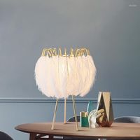테이블 램프 북유럽 현대 미네랄리스트 거실 침실 따뜻한 창조적 인 성격 어린이 예술 흰색 깃털 램프