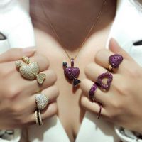 Colares pendentes de design de design exclusivo de formato de coração pavimentado micro cúbico zircônia de pedra de pedra dourada Cadeir jóias femininas jóias