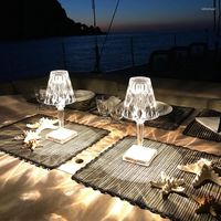 Luzes noturnas 1pc USB Diamond Crystal Table Lamp Acrylic Decor Decor atmosfera Luz de cabeceira para quarto/sala de estar/restaurante