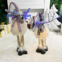 Décorations de Noël LED LED Light Doll Doll NAVIDAD Figurines Gift for Kid Red Tree Year
