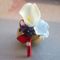 Flores decorativas Boda de bodas Boutonniere Groomsman Corsage Artificial PU cala Lily Flower Broches Corages Accesorios