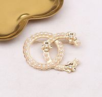 23SS 2Color Corean Luxury Brand Designer Letter Broches Small Sweet Wind Broche Broche Flor Pin Crystal Jewelless Acessorie Wedding Party Party