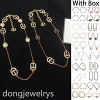 Designer de j￳ias irregulares Designer de luxo Cadeia de presente de casamento colares de diamante de ouro para senhoras letra p￩rola da cadeia de p￩rolas dongjewelrys