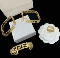 Bracelet de boucle d'oreille con￧ue Square Open Travail Gr￨ce Gr￨ce Mod￨le Banshee Medusa Head 18K Gold anniversaire Party Femys Gifts HMS8 - 07