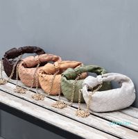 2023 New Knitting Chain Messenger Bag 단일 컬러 간단한 틈새 핸드백 하이 -엔드 감각 다목적 가죽 가방