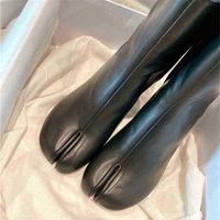 مصمم تقسيم أخمص القدمين النساء أحذية حقيقية Ninja Tabi Boot حقيقية جلدية كعب الكعب الكعب الكاحل أحذية عالية الكعب أحذية 1111