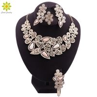 Jóias de casamento define a cor de ouro para mulheres embutidas Brincos de colar da forma de flor branca Anel de pulseira Ring Weend Party Gift 221109