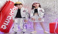 휴일을위한 실버 여자 스팽글 의상 아이 스팽글 재킷 크롭 조끼 탑 반바지 3pcs 어린이 여자 무대 댄스웨어 복장 t206113419