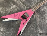 Lvybest Guitar Electric Pink e Silver V Forma Black Parts One Vlume Tone One Bridge Pickup pode ser personalizado