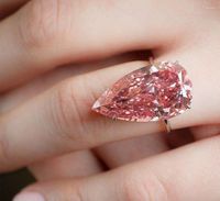 Anneaux de mariage Style Drop Drop Parhed Porned Pink Crystal Topaze