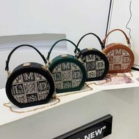 오리지널 유럽 스타일 하이 스트리트 패션 여성 어깨 메신저 가방 절묘한 자수 패턴 기질 작은 원형 가방 래치 6013