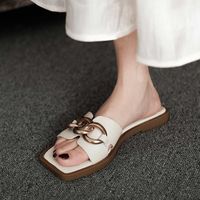 Тапочки Женщины лето за пределами современных тапочек женские туфли металлические украшения без скольжения.